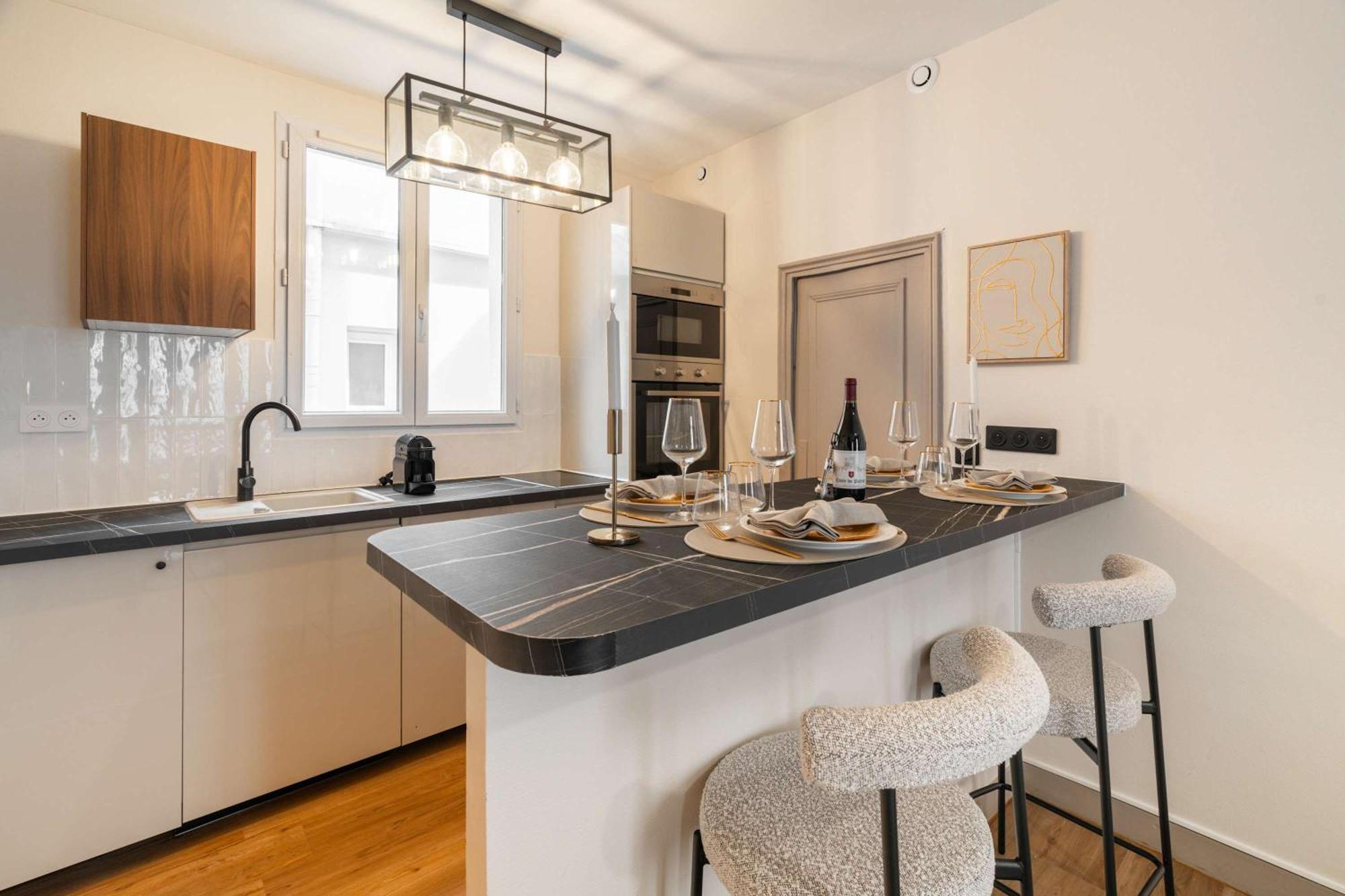 Family Apartment In Париж Екстериор снимка