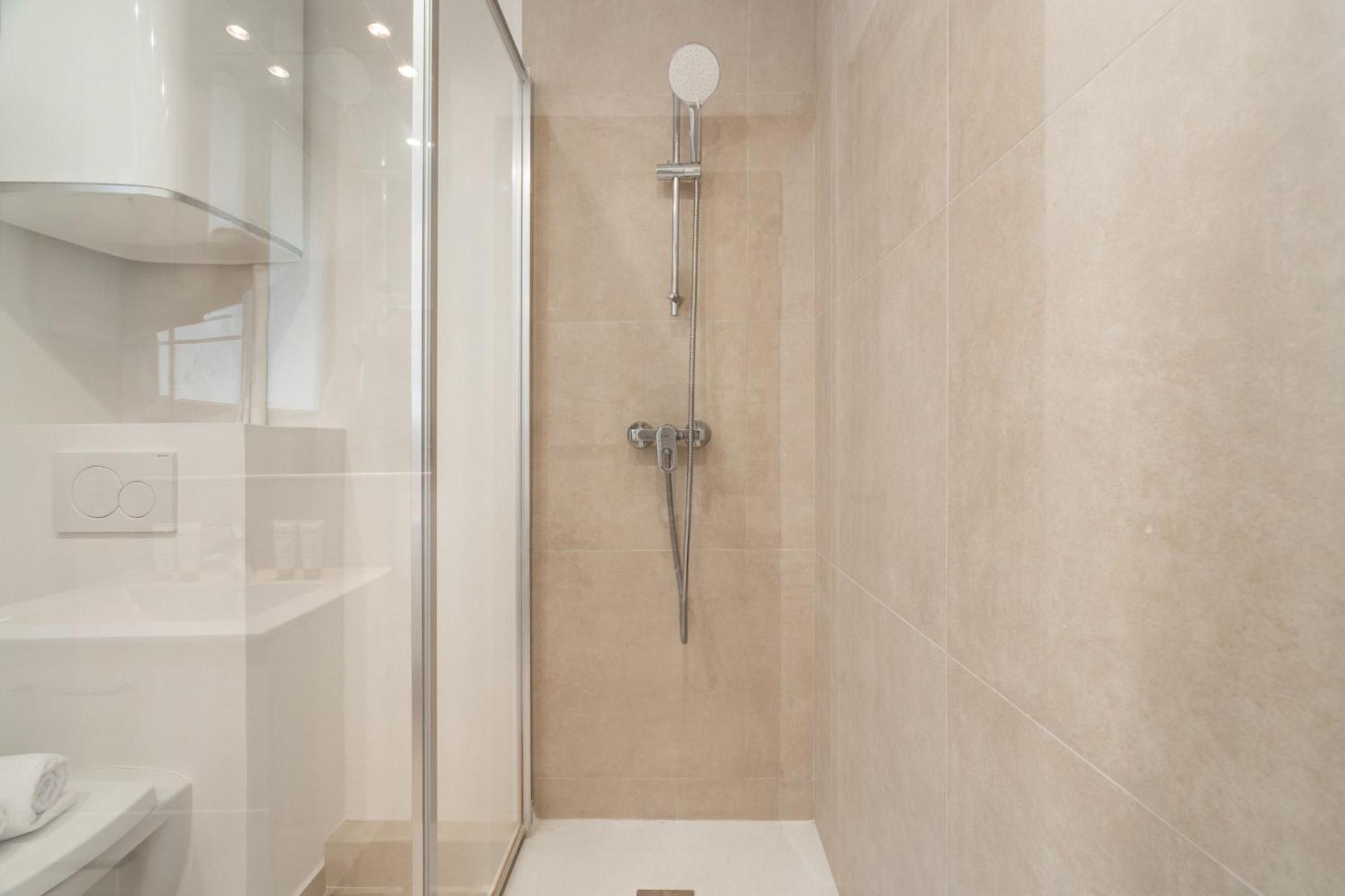 Family Apartment In Париж Екстериор снимка