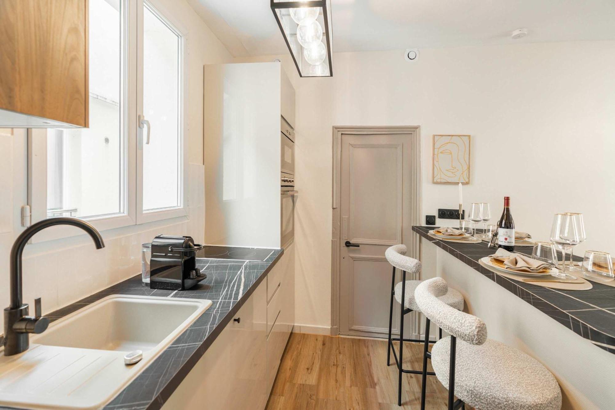 Family Apartment In Париж Екстериор снимка