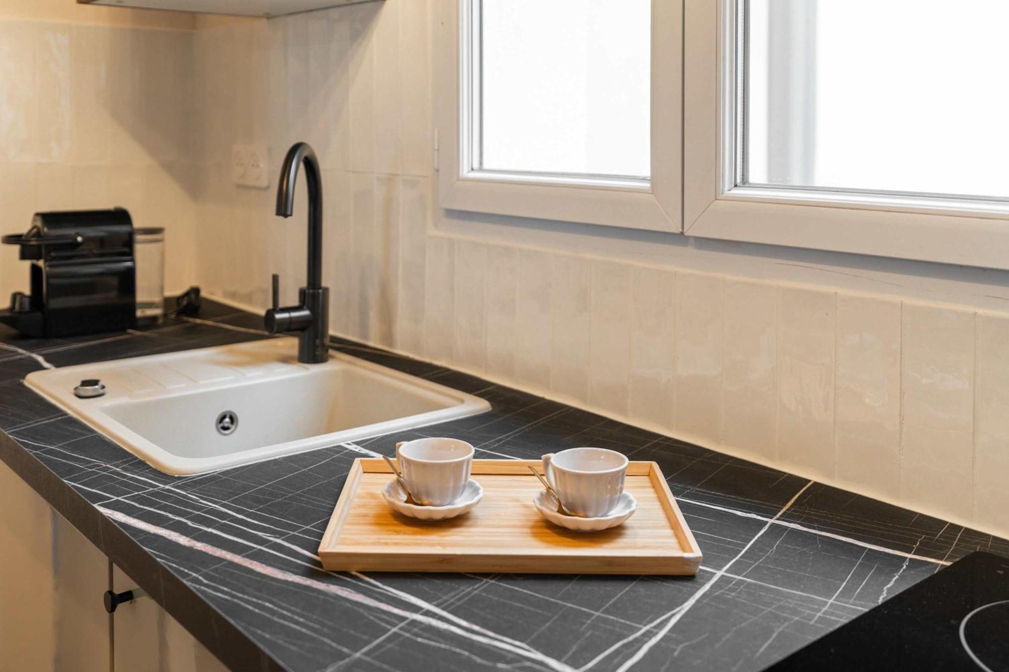 Family Apartment In Париж Екстериор снимка