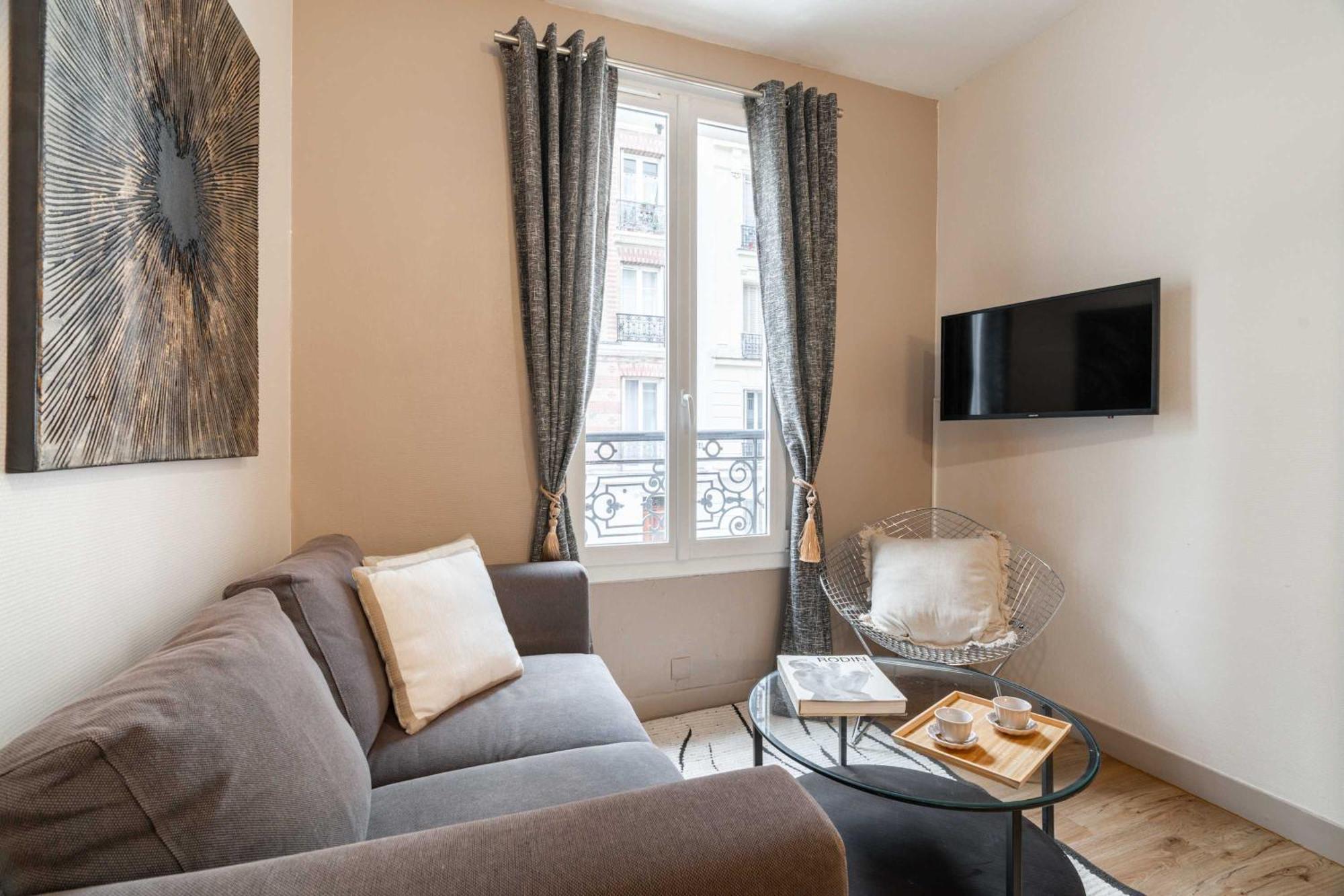 Family Apartment In Париж Екстериор снимка